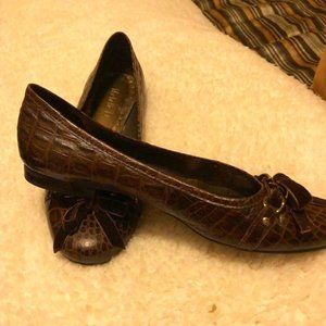 Michelle D women's brown flats in sz. 5.5